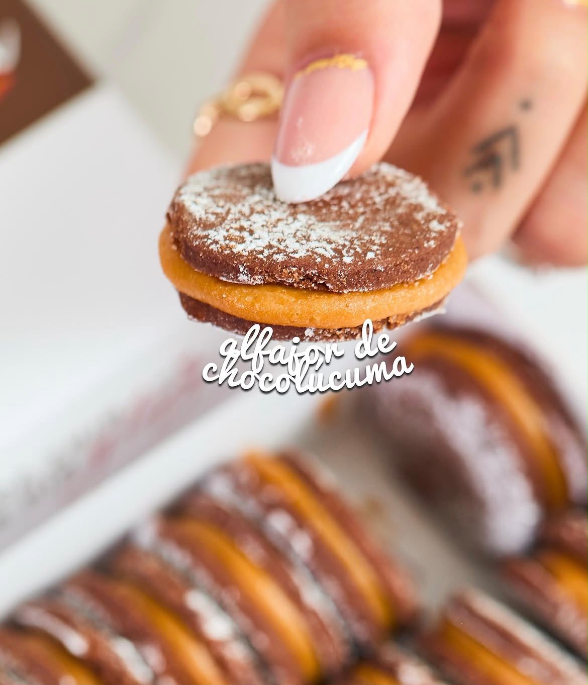 Choco chips & Lucuma Alfajor